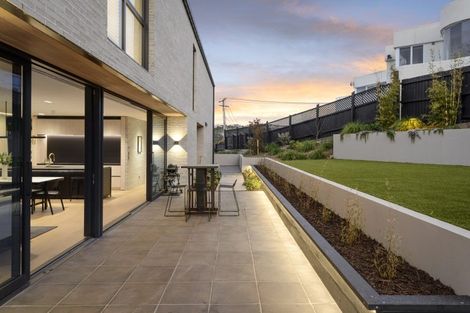 Photo of property in 32 Mount Pleasant Road, Mount Pleasant, Christchurch, 8081