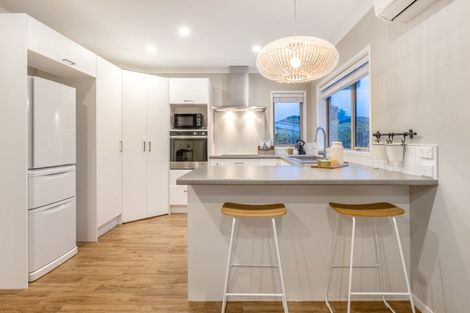 Photo of property in 122 Endeavour Drive, Whitby, Porirua, 5024