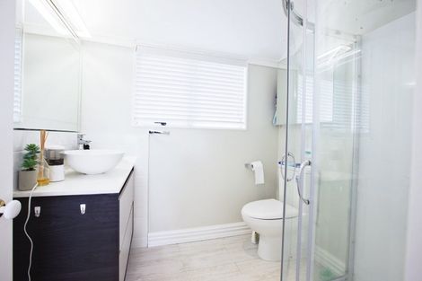 Photo of property in 2 Taroka Close, Pinehill, Auckland, 0632