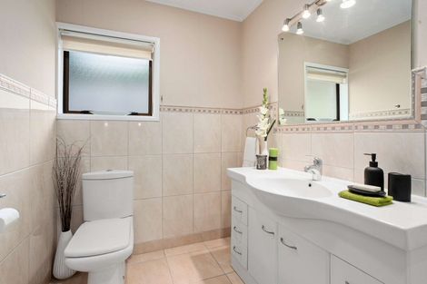 Photo of property in 90a Simmental Crescent, Somerville, Auckland, 2014