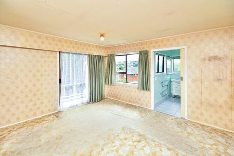 Photo of property in 30 Lynmore Drive, Hillpark, Auckland, 2102