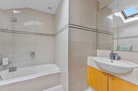 Photo of property in 15 Seaview Road, Castor Bay, Auckland, 0620