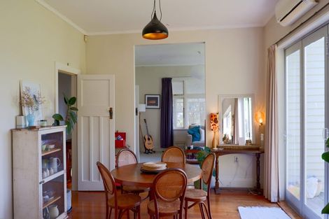 Photo of property in 1 Hungerford Road, Lyall Bay, Wellington, 6022