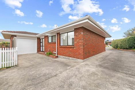 Photo of property in 1/5 Annette Avenue, Te Atatu South, Auckland, 0610