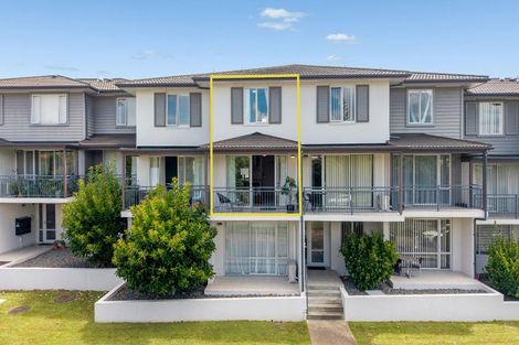Photo of property in 4/25 Opito Way, East Tamaki, Auckland, 2013