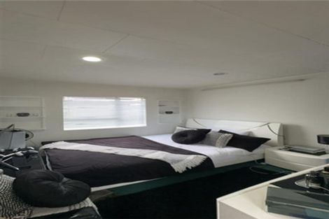 Photo of property in 242 Whitney Street, Blockhouse Bay, Auckland, 0600