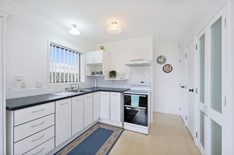 Photo of property in 2/9 Annette Avenue, Te Atatu South, Auckland, 0610