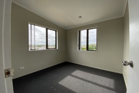 Photo of property in 33 La Trobe Street, Pakuranga Heights, Auckland, 2010