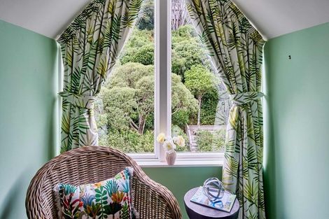 Photo of property in 88 Airlie Road, Plimmerton, Porirua, 5026