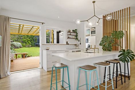 Photo of property in 10 Taioma Crescent, Te Atatu Peninsula, Auckland, 0610