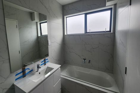 Photo of property in 39 Cascades Road, Pakuranga Heights, Auckland, 2010