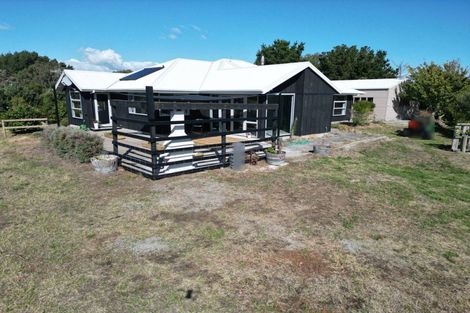 Photo of property in 90 Bergin Road, Foxton, 4814