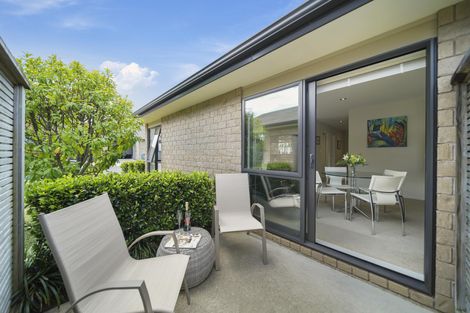 Photo of property in 21 Royalle Mews, Botany Downs, Auckland, 2010