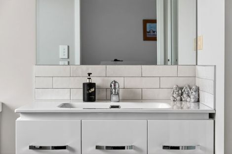 Photo of property in 23 Raabia Close, Parakai, 0830