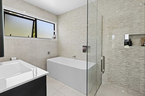 Photo of property in 12 Kinross Lane, Jacks Point, Queenstown, 9371