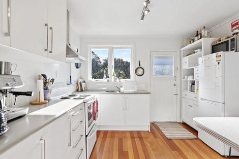 Photo of property in 36 Sutherland Road, Point Chevalier, Auckland, 1025