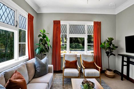 Photo of property in 32 Victoria Road, New Plymouth, 4310