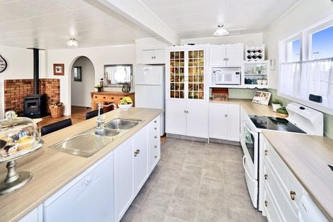 Photo of property in 30 Queen Street, Te Puke, 3119