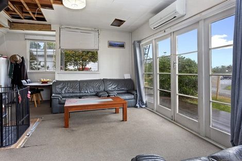 Photo of property in 4 Rotten Row, Waikuku Beach, 7473