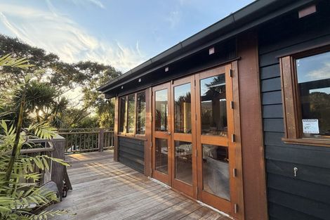 Photo of property in 15 Waiwera Road, Waiwera, Orewa, 0994