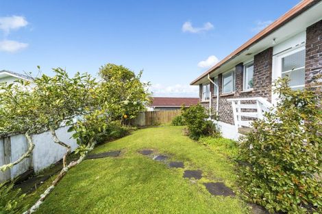 Photo of property in 2/27 Spence Road, Henderson, Auckland, 0612