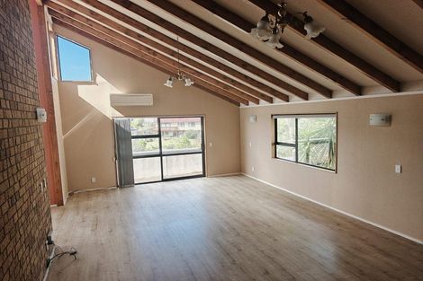 Photo of property in 43 Greenvalley Rise, Glenfield, Auckland, 0629