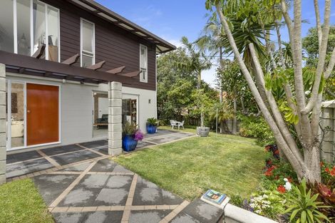 Photo of property in 1/517 Beach Road, Murrays Bay, Auckland, 0630
