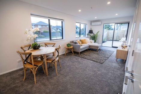 Photo of property in 8/137 Tirimoana Road, Te Atatu South, Auckland, 0602