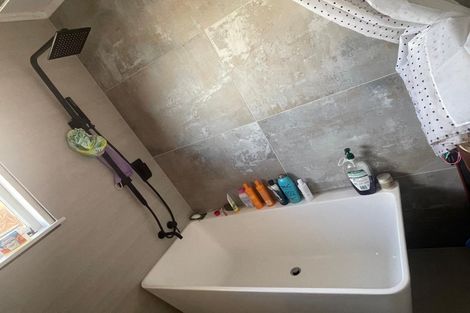 Photo of property in 25 Sovereign Place, Glenfield, Auckland, 0629