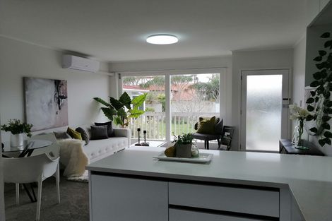 Photo of property in 3/240 Hurstmere Road, Takapuna, Auckland, 0622