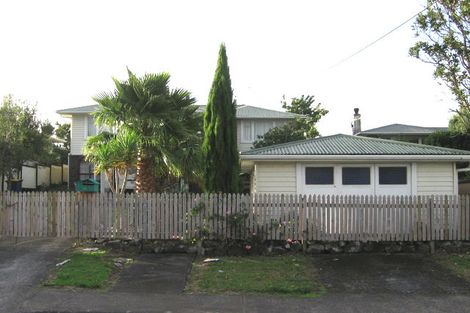 Photo of property in 4 Coniston Avenue, Te Atatu South, Auckland, 0610
