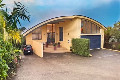 Photo of property in 48 Renata Crescent, Te Atatu Peninsula, Auckland, 0610