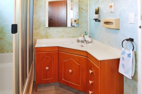 Photo of property in 38 Hennessy Street East, Foxton Beach, Foxton, 4815