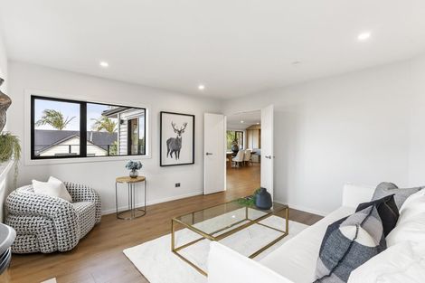 Photo of property in 1/47 Deep Creek Road, Waiake, Auckland, 0630