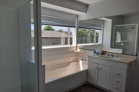 Photo of property in 9 Shenton Place, Burswood, Auckland, 2013