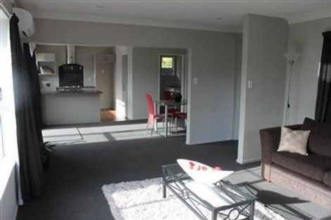 Photo of property in 2/8 Montclare Avenue, Ilam, Christchurch, 8041