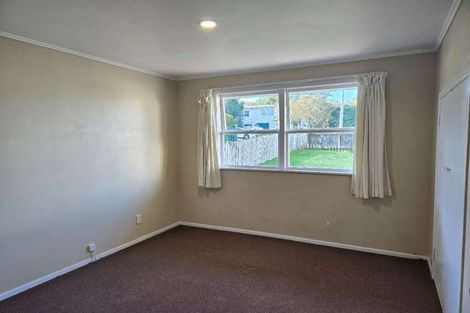 Photo of property in 11 Halberg Street, Glenfield, Auckland, 0629