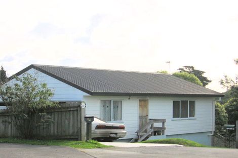 Photo of property in 1/15 Kirklow Place, Goodwood Heights, Auckland, 2105