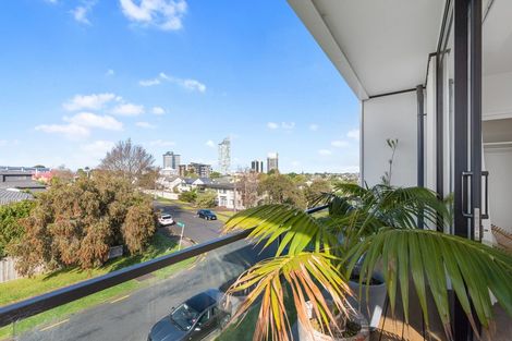 Photo of property in 201/8a Lake Pupuke Drive, Takapuna, Auckland, 0622