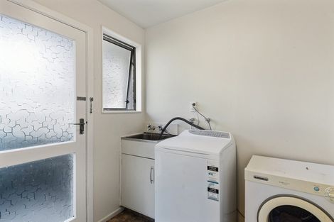 Photo of property in 2/64 Crofton Road, Harewood, Christchurch, 8051