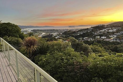 Photo of property in 95 Viewmont Drive, Harbour View, Lower Hutt, 5010