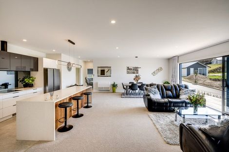 Photo of property in 91 Oak Road, Poraiti, Napier, 4112