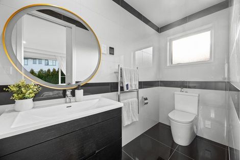 Photo of property in 4b Hilton Close, Fairview Heights, Auckland, 0632