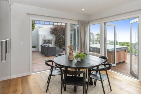 Photo of property in 2 Challenger Lane, Redcliffs, Christchurch, 8081