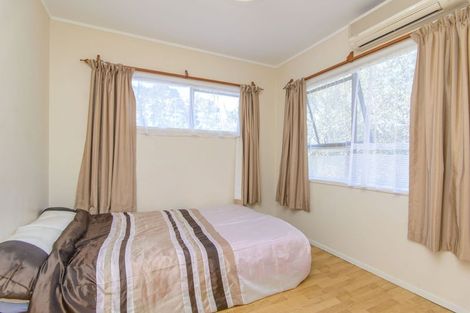 Photo of property in 9 Lysander Crescent, Beach Haven, Auckland, 0626