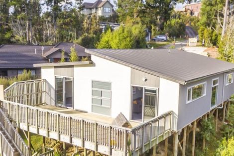 Photo of property in 50 Mount Marua Way, Timberlea, Upper Hutt, 5018