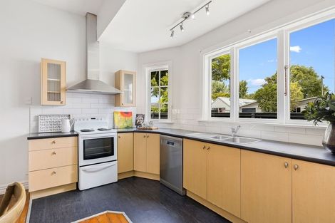 Photo of property in 100 Blighs Road, Strowan, Christchurch, 8052