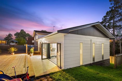 Photo of property in 93 Oreil Avenue, West Harbour, Auckland, 0618