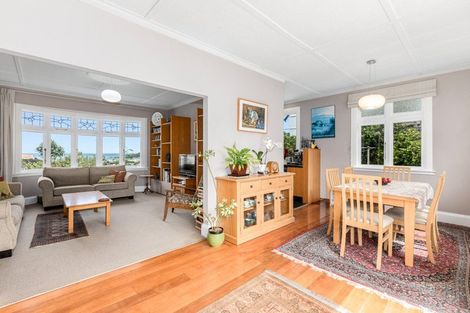 Photo of property in 2a Severn Street, Island Bay, Wellington, 6023