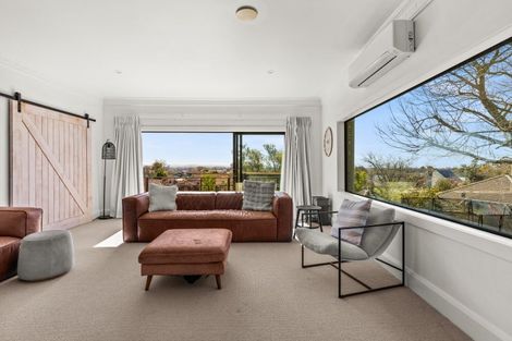 Photo of property in 73 James Cook Street, Havelock North, 4130